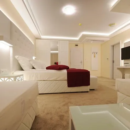מלון Perla Luxury פרימורסקו